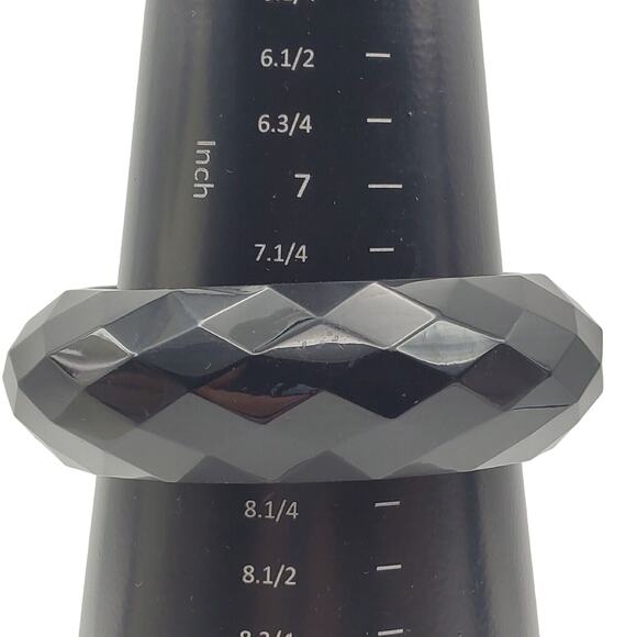 Black Faceted Acrylic Bangle Chunky Plastic Wide Glossy Bracelet Vintage 1970s - Picture 4 of 4